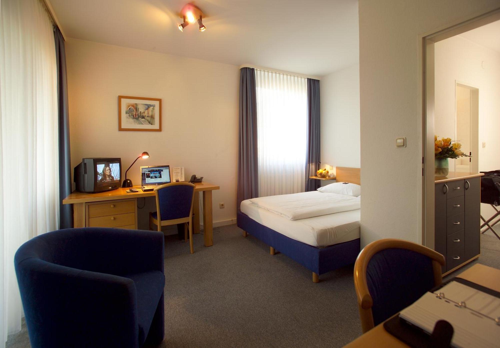 Central Hotel Eschborn Bagian luar foto