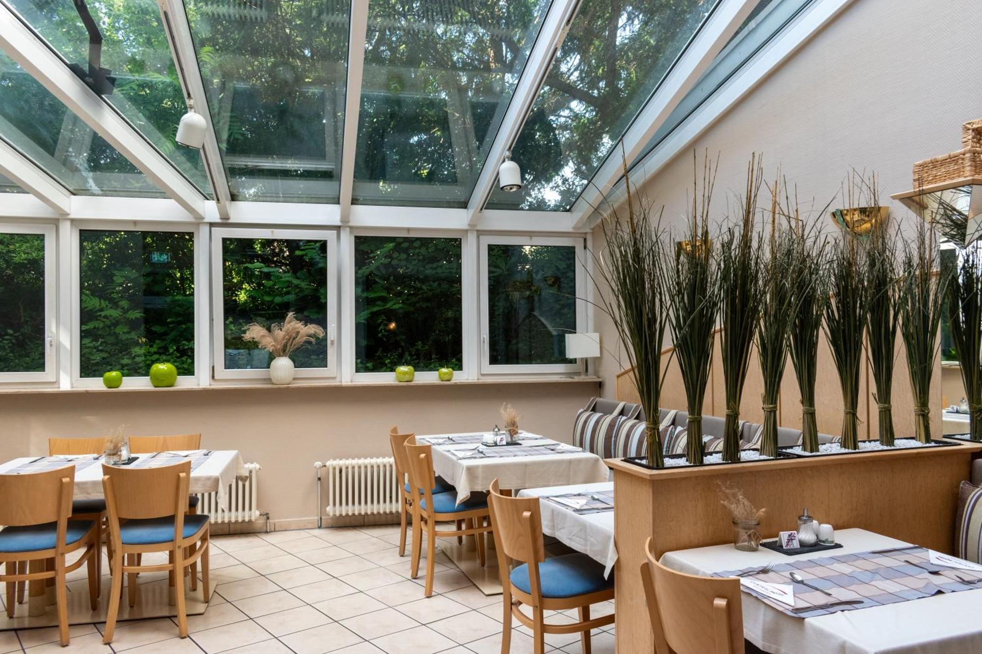 Central Hotel Eschborn Bagian luar foto