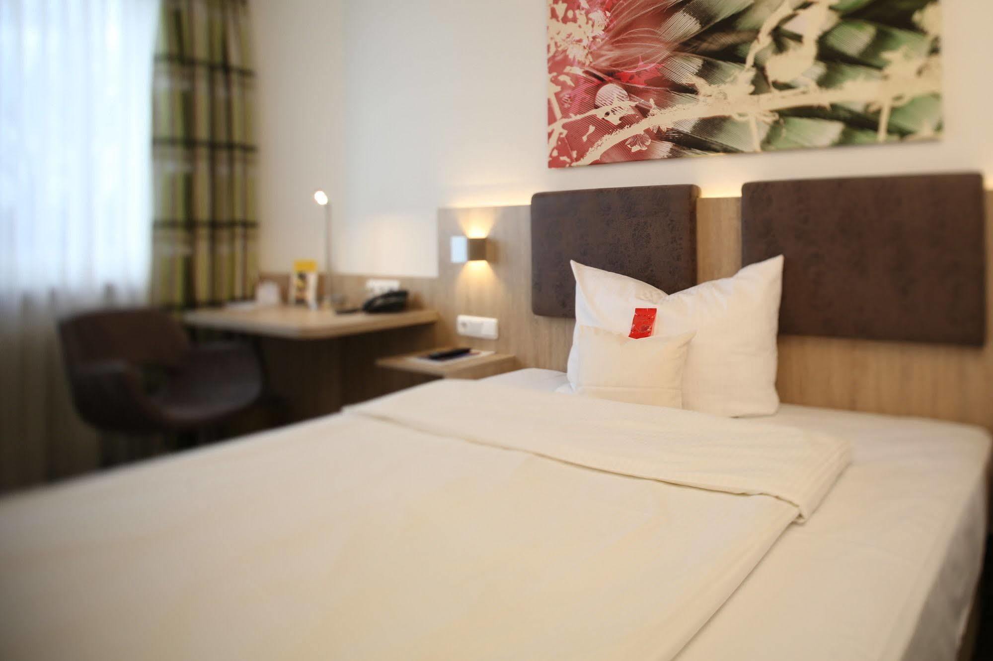 Central Hotel Eschborn Bagian luar foto