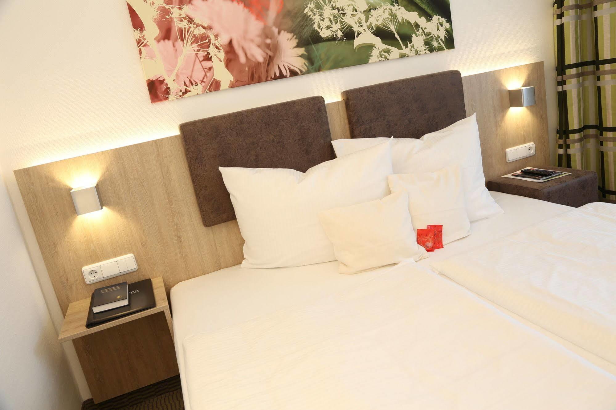 Central Hotel Eschborn Bagian luar foto