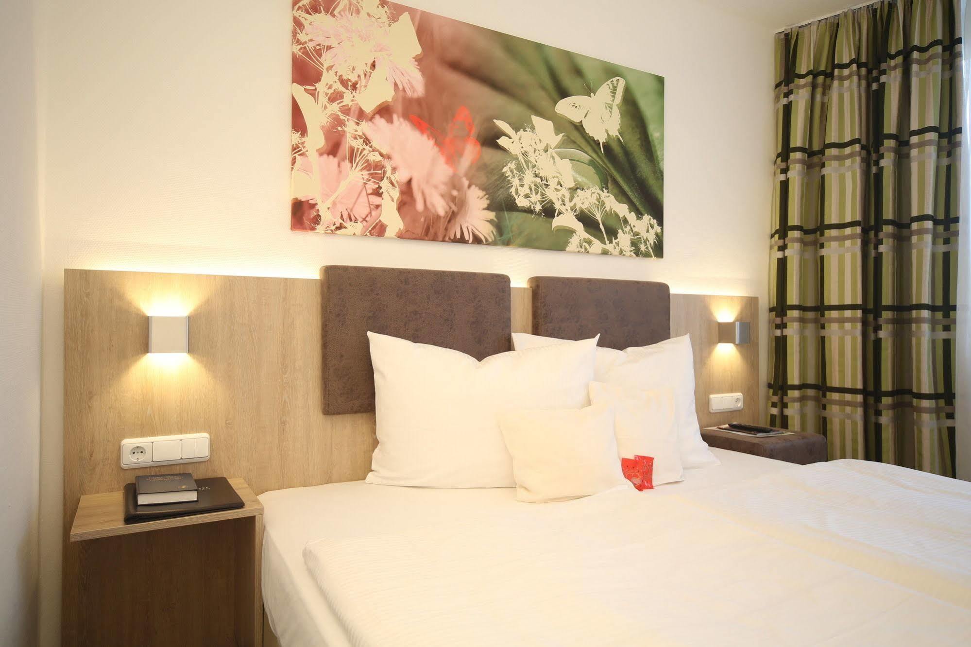 Central Hotel Eschborn Bagian luar foto